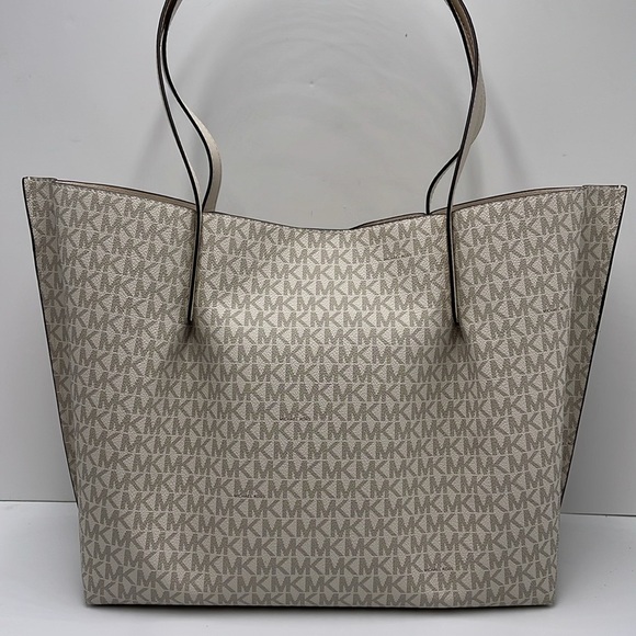 Michael Kors Emilia Large Logo Tote Bag
COLOR LT CRM MULTI
NWT - Picture 16 of 16